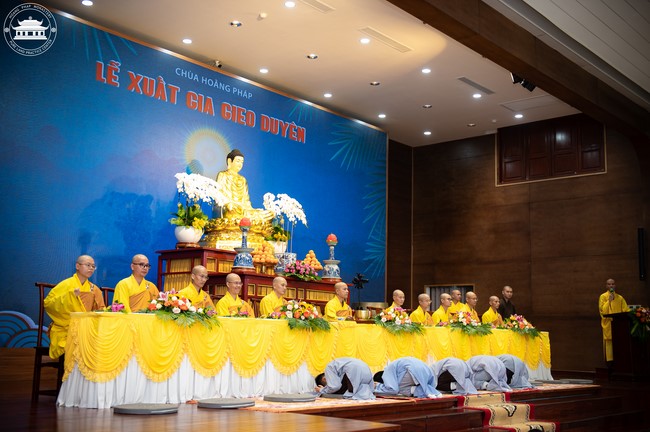 Starting the Temporary Ordination Retreat for Children in Summer with the theme Sowing compassion seeds