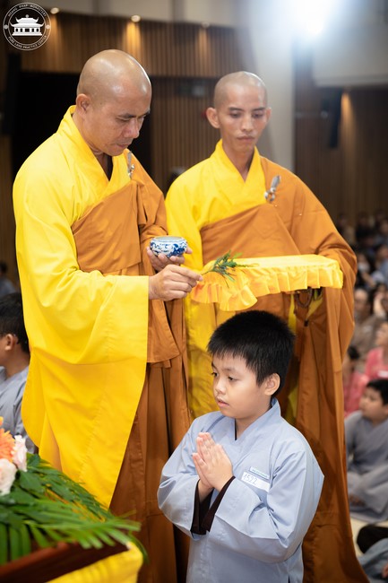 Starting the Temporary Ordination Retreat for Children in Summer with the theme Sowing compassion seeds