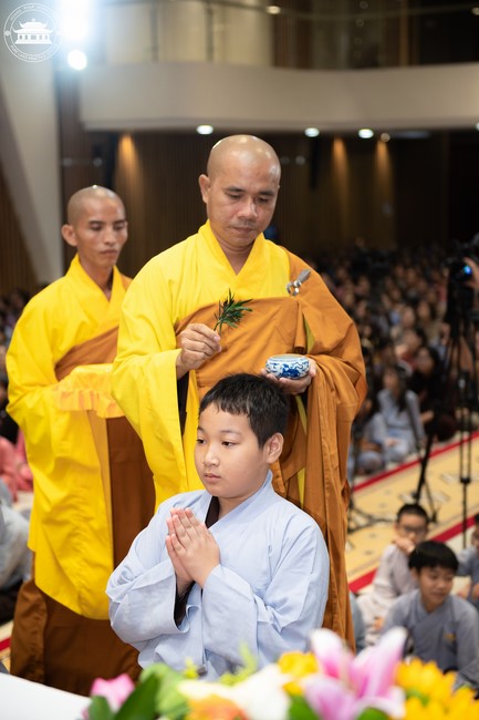 Starting the Temporary Ordination Retreat for Children in Summer with the theme Sowing compassion seeds