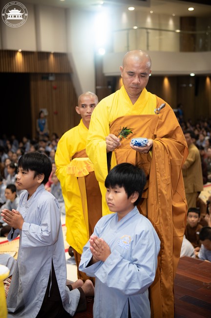 Starting the Temporary Ordination Retreat for Children in Summer with the theme Sowing compassion seeds