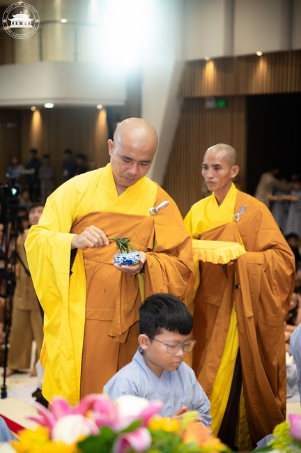 Starting the Temporary Ordination Retreat for Children in Summer with the theme Sowing compassion seeds