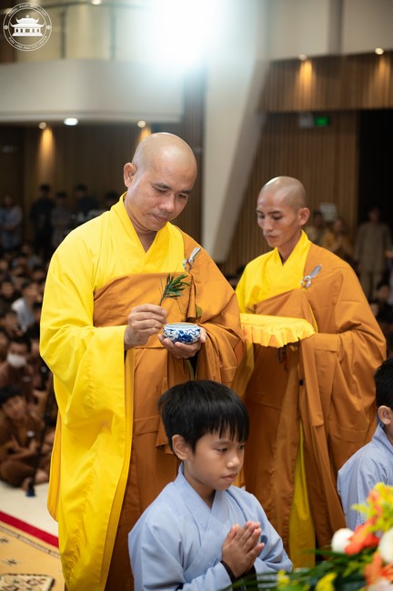 Starting the Temporary Ordination Retreat for Children in Summer with the theme Sowing compassion seeds