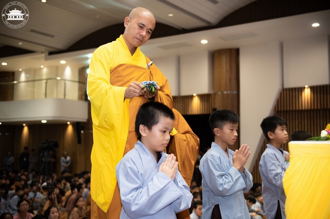 Starting the Temporary Ordination Retreat for Children in Summer with the theme Sowing compassion seeds