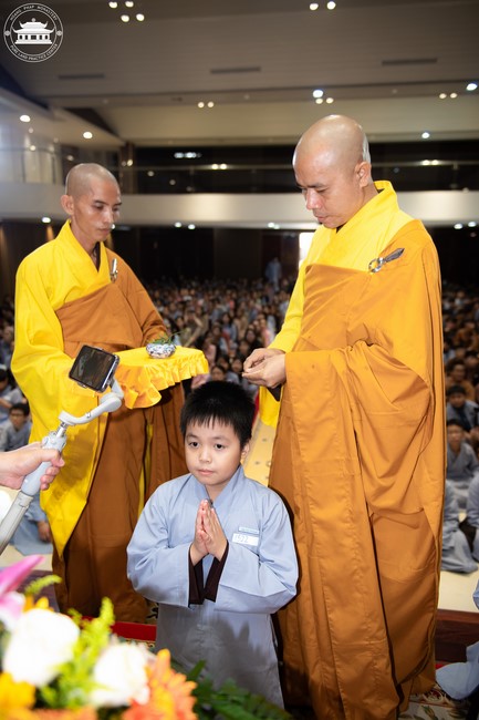 Starting the Temporary Ordination Retreat for Children in Summer with the theme Sowing compassion seeds