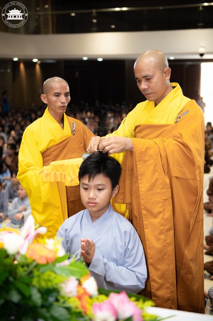 Starting the Temporary Ordination Retreat for Children in Summer with the theme Sowing compassion seeds