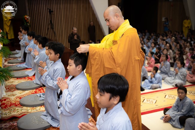 Starting the Temporary Ordination Retreat for Children in Summer with the theme Sowing compassion seeds