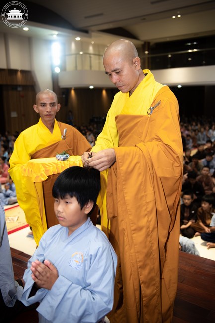 Starting the Temporary Ordination Retreat for Children in Summer with the theme Sowing compassion seeds