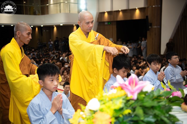 Starting the Temporary Ordination Retreat for Children in Summer with the theme Sowing compassion seeds