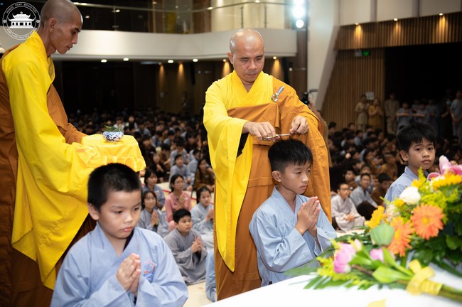 Starting the Temporary Ordination Retreat for Children in Summer with the theme Sowing compassion seeds