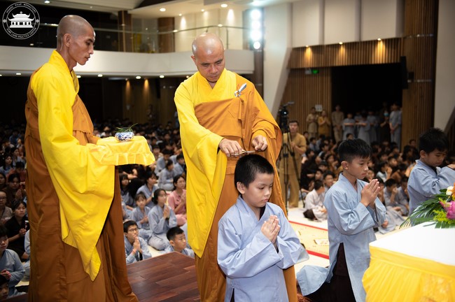 Starting the Temporary Ordination Retreat for Children in Summer with the theme Sowing compassion seeds