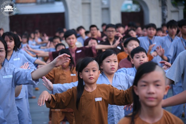 Starting the Temporary Ordination Retreat for Children in Summer with the theme Sowing compassion seeds