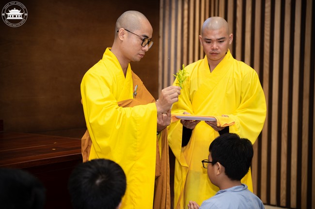 Starting the Temporary Ordination Retreat for Children in Summer with the theme Sowing compassion seeds