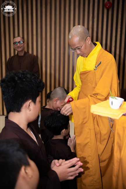 Starting the Temporary Ordination Retreat for Children in Summer with the theme Sowing compassion seeds