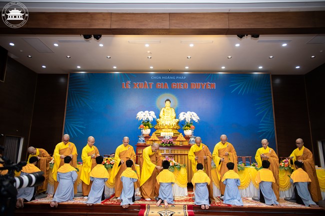 Starting the Temporary Ordination Retreat for Children in Summer with the theme Sowing compassion seeds