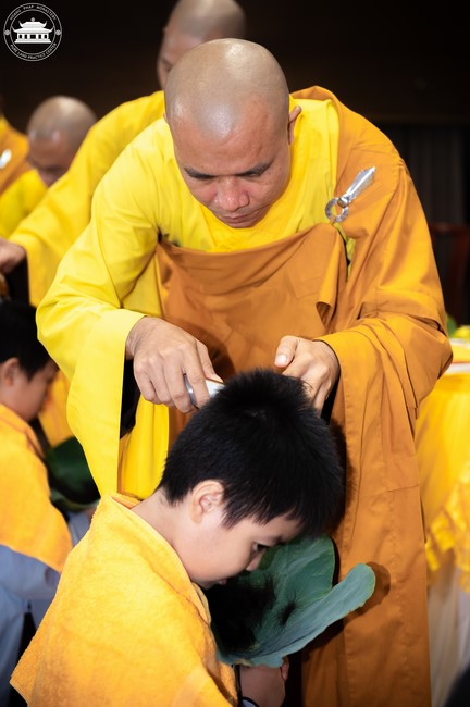 Starting the Temporary Ordination Retreat for Children in Summer with the theme Sowing compassion seeds