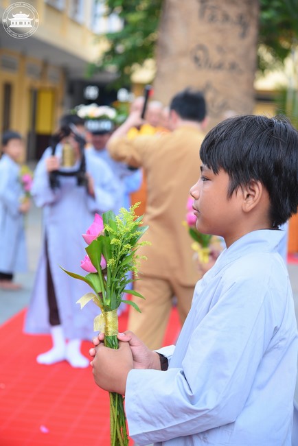 Starting the Temporary Ordination Retreat for Children in Summer with the theme Sowing compassion seeds