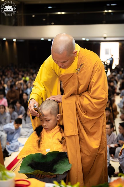 Starting the Temporary Ordination Retreat for Children in Summer with the theme Sowing compassion seeds