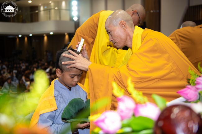 Starting the Temporary Ordination Retreat for Children in Summer with the theme Sowing compassion seeds