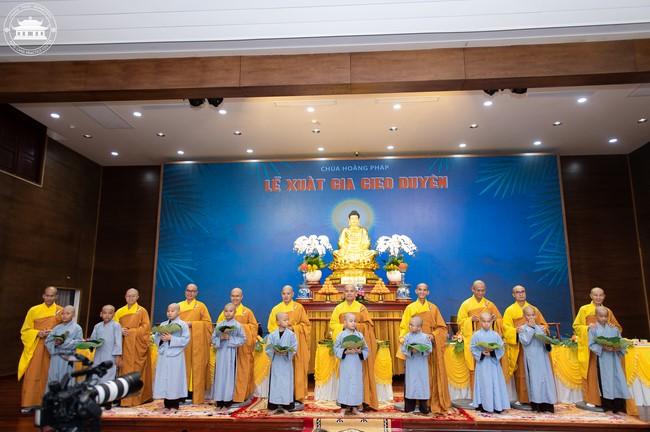 Starting the Temporary Ordination Retreat for Children in Summer with the theme Sowing compassion seeds