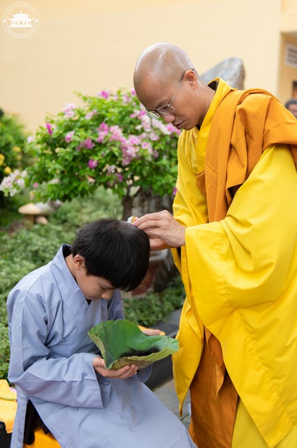 Starting the Temporary Ordination Retreat for Children in Summer with the theme Sowing compassion seeds