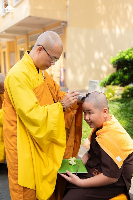 Starting the Temporary Ordination Retreat for Children in Summer with the theme Sowing compassion seeds