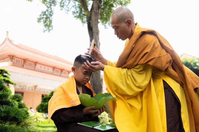 Starting the Temporary Ordination Retreat for Children in Summer with the theme Sowing compassion seeds