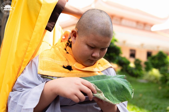 Starting the Temporary Ordination Retreat for Children in Summer with the theme Sowing compassion seeds