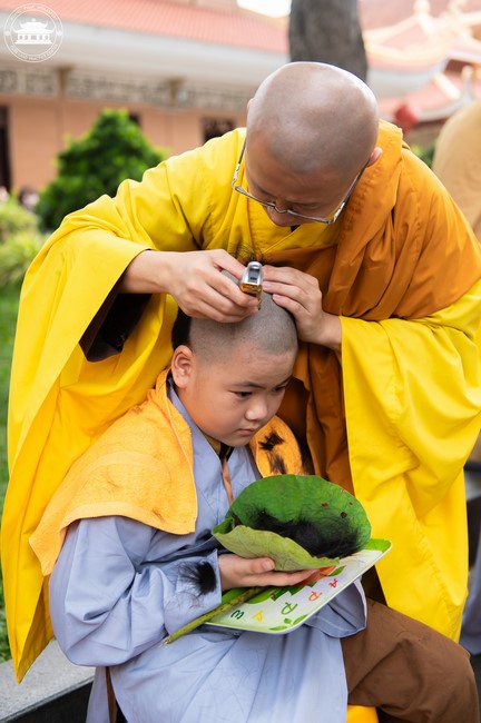 Starting the Temporary Ordination Retreat for Children in Summer with the theme Sowing compassion seeds