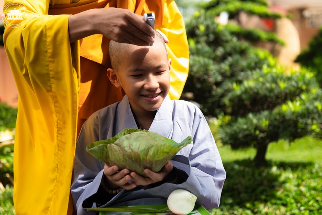 Starting the Temporary Ordination Retreat for Children in Summer with the theme Sowing compassion seeds