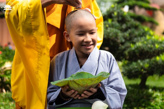 Starting the Temporary Ordination Retreat for Children in Summer with the theme Sowing compassion seeds