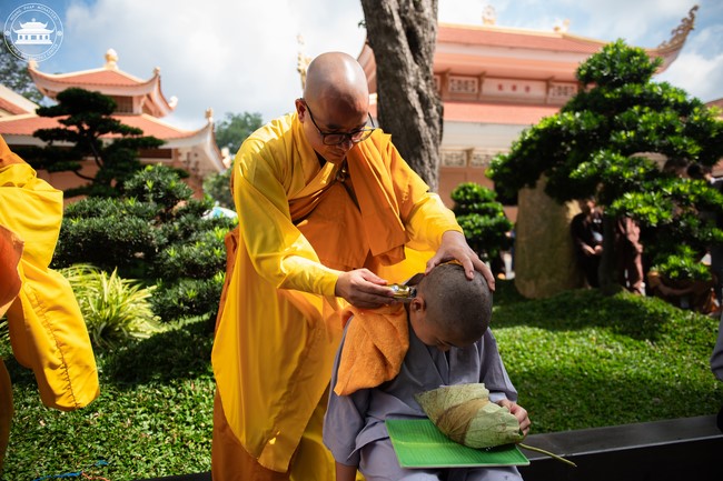 Starting the Temporary Ordination Retreat for Children in Summer with the theme Sowing compassion seeds