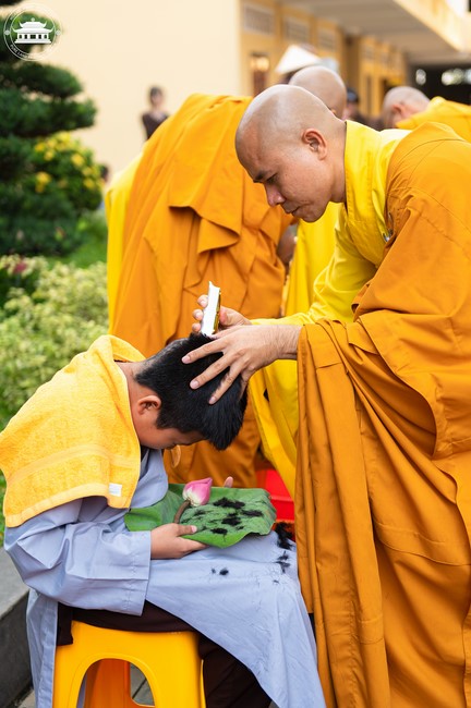 Starting the Temporary Ordination Retreat for Children in Summer with the theme Sowing compassion seeds