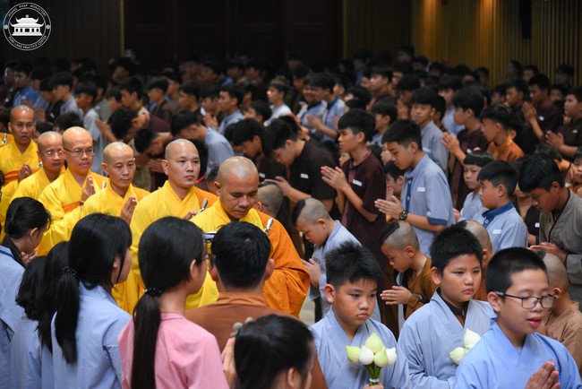 Starting the Temporary Ordination Retreat for Children in Summer with the theme Sowing compassion seeds