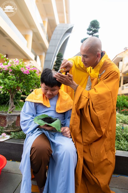 Starting the Temporary Ordination Retreat for Children in Summer with the theme Sowing compassion seeds