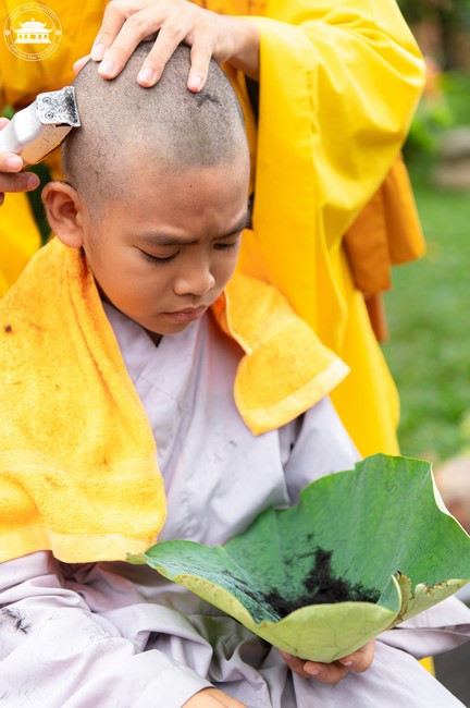 Starting the Temporary Ordination Retreat for Children in Summer with the theme Sowing compassion seeds