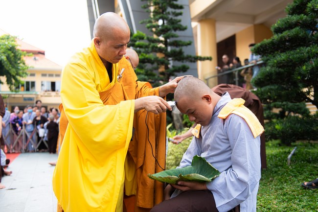 Starting the Temporary Ordination Retreat for Children in Summer with the theme Sowing compassion seeds