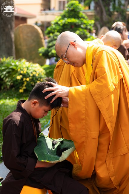 Starting the Temporary Ordination Retreat for Children in Summer with the theme Sowing compassion seeds