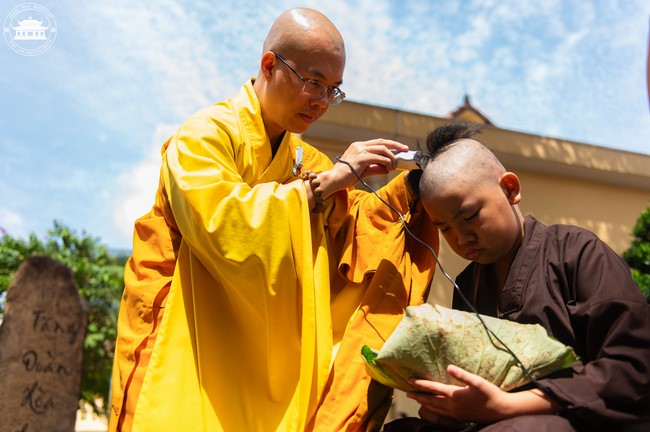 Starting the Temporary Ordination Retreat for Children in Summer with the theme Sowing compassion seeds