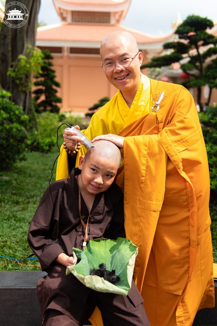 Starting the Temporary Ordination Retreat for Children in Summer with the theme Sowing compassion seeds