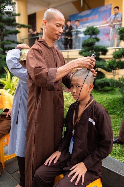 Starting the Temporary Ordination Retreat for Children in Summer with the theme Sowing compassion seeds