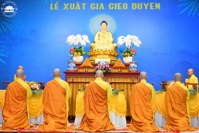 Starting the Temporary Ordination Retreat for Children in Summer with the theme Sowing compassion seeds