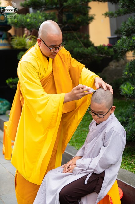 Starting the Temporary Ordination Retreat for Children in Summer with the theme Sowing compassion seeds