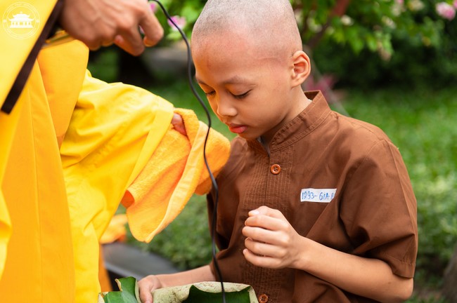 Starting the Temporary Ordination Retreat for Children in Summer with the theme Sowing compassion seeds
