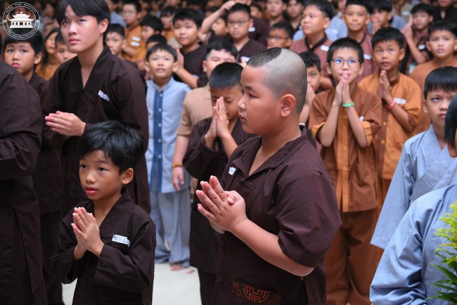 Starting the Temporary Ordination Retreat for Children in Summer with the theme Sowing compassion seeds