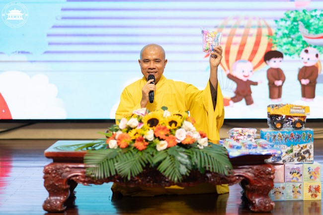 Starting the Temporary Ordination Retreat for Children in Summer with the theme Sowing compassion seeds