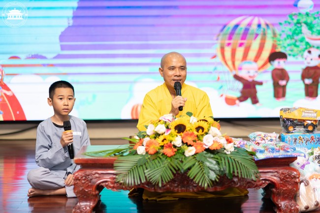 Starting the Temporary Ordination Retreat for Children in Summer with the theme Sowing compassion seeds