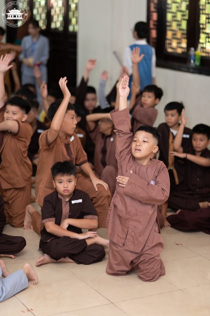 Starting the Temporary Ordination Retreat for Children in Summer with the theme Sowing compassion seeds