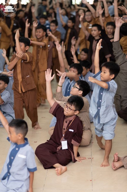 Starting the Temporary Ordination Retreat for Children in Summer with the theme Sowing compassion seeds