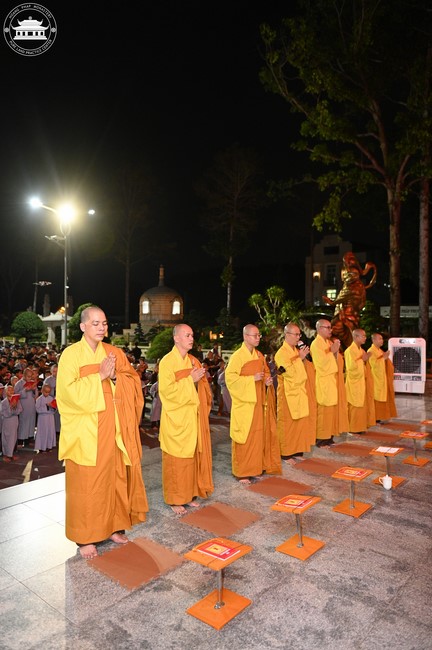 Starting the Temporary Ordination Retreat for Children in Summer with the theme Sowing compassion seeds