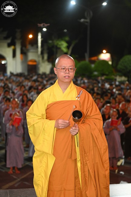 Starting the Temporary Ordination Retreat for Children in Summer with the theme Sowing compassion seeds